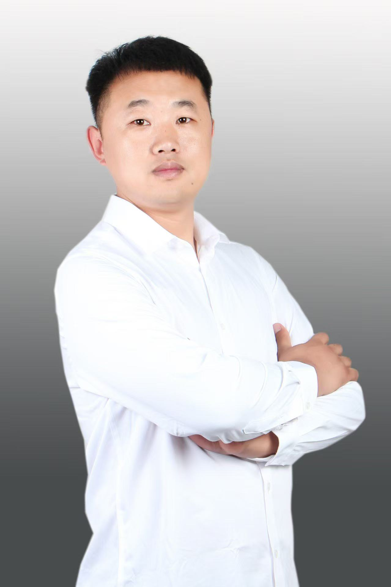 关成龙--鞍山市工艺美术玉石鉴赏大师